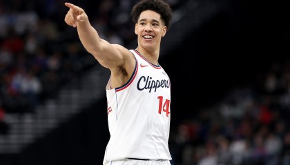 卢：尼德豪泽的防守能改变比赛 他接下来需多投篮&amp;多参与挡拆外弹