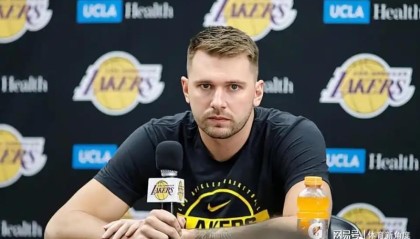 极速赛车-天呐！湖人被爆内讧！这次与詹姆斯无关...